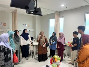 MUI DKI Jakarta Kunjungi dan Doakan Korban Ledakan SMAN 72 di RS YARSI